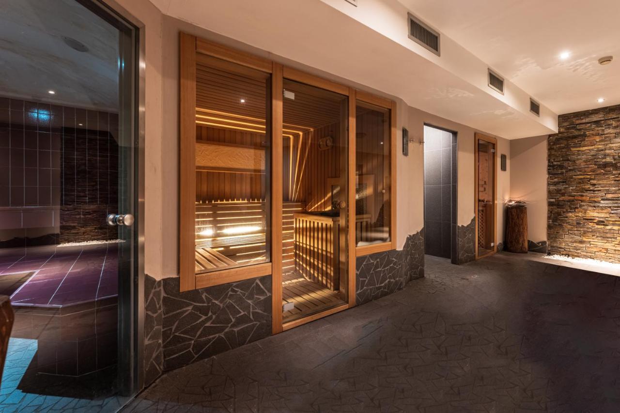 Gaia Residence Hotel Mezzana  Luaran gambar