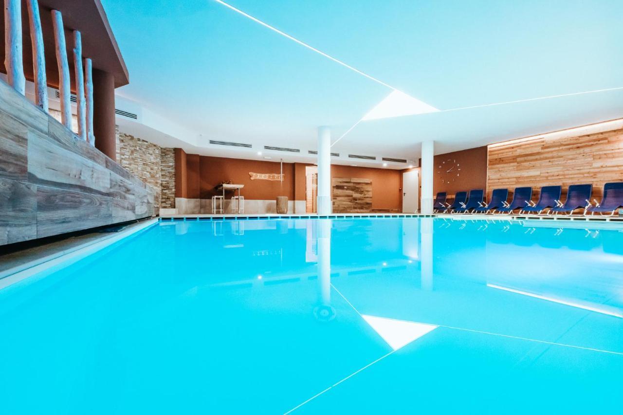 Gaia Residence Hotel Mezzana  Luaran gambar